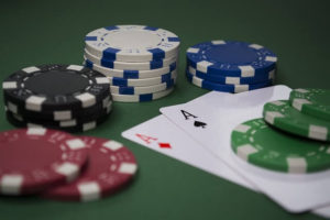 Pokerkarten und Jetons